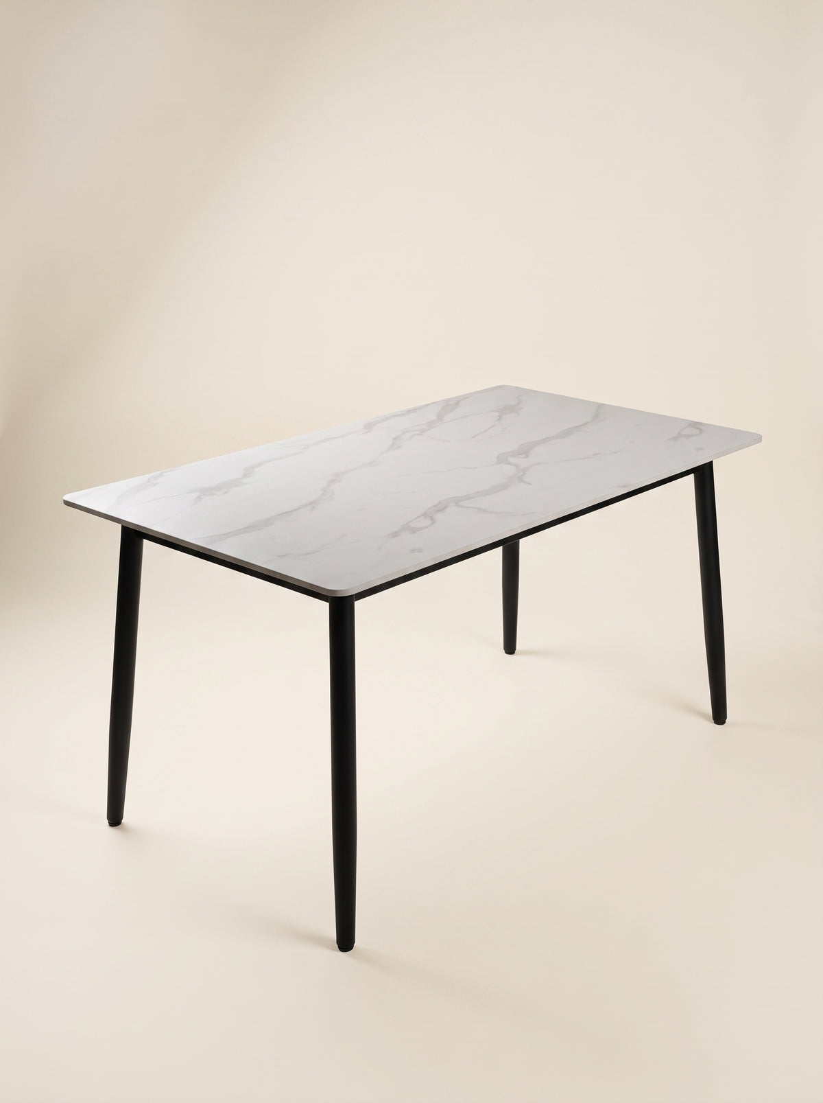 Trpezarijski sto Biannca 140 cm sa crnim metalnim nogama